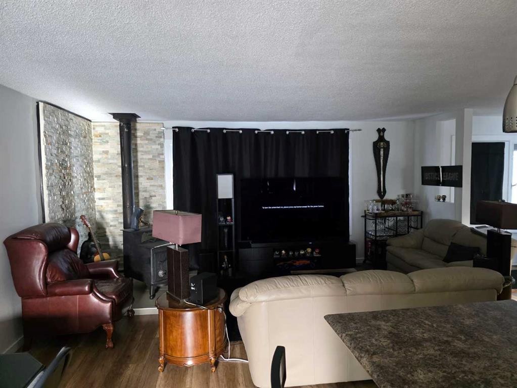 10853 99 Avenue, Grande Cache, AB - Indoor Photo Showing Living Room