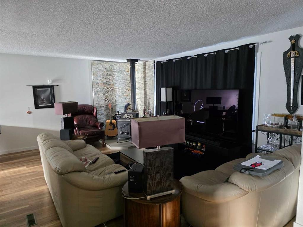 10853 99 Avenue, Grande Cache, AB - Indoor Photo Showing Living Room