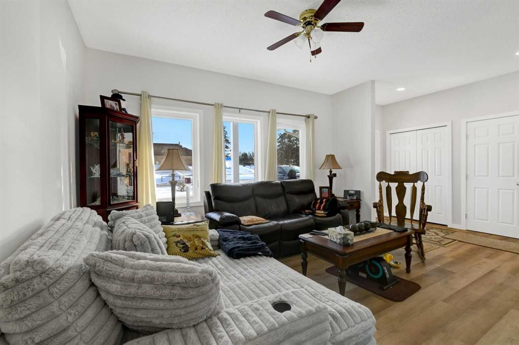 5206 48 Street, Valleyview, AB - Indoor Photo Showing Living Room