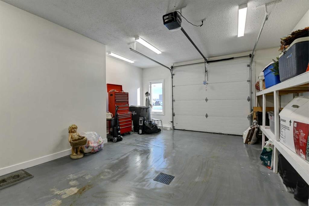 5206 48 Street, Valleyview, AB - Indoor Photo Showing Garage
