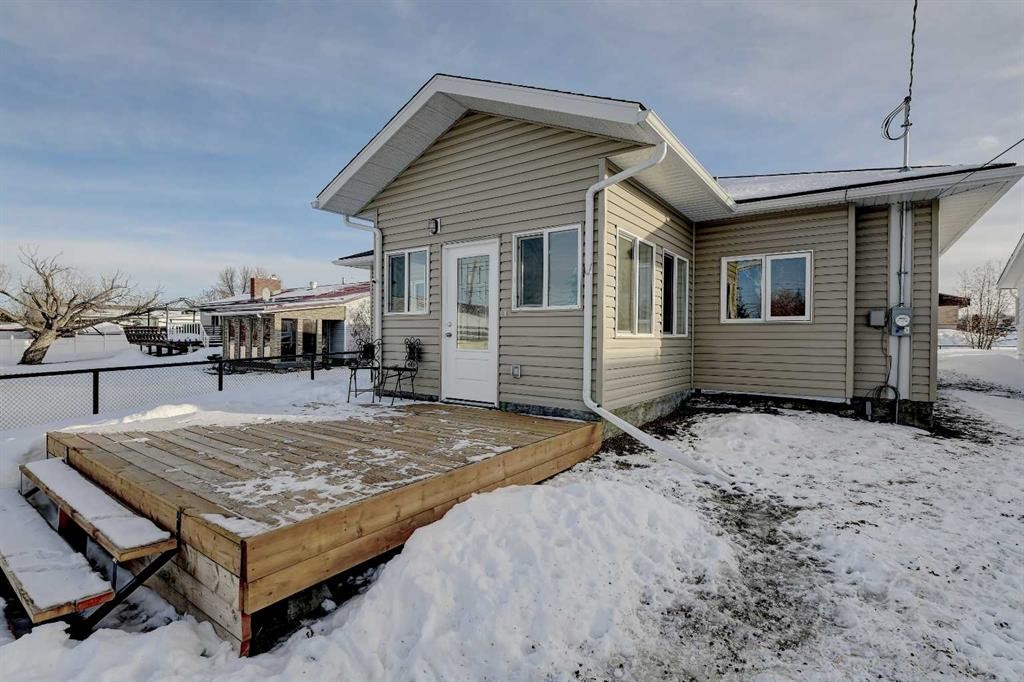 5206 48 Street, Valleyview, AB - Outdoor