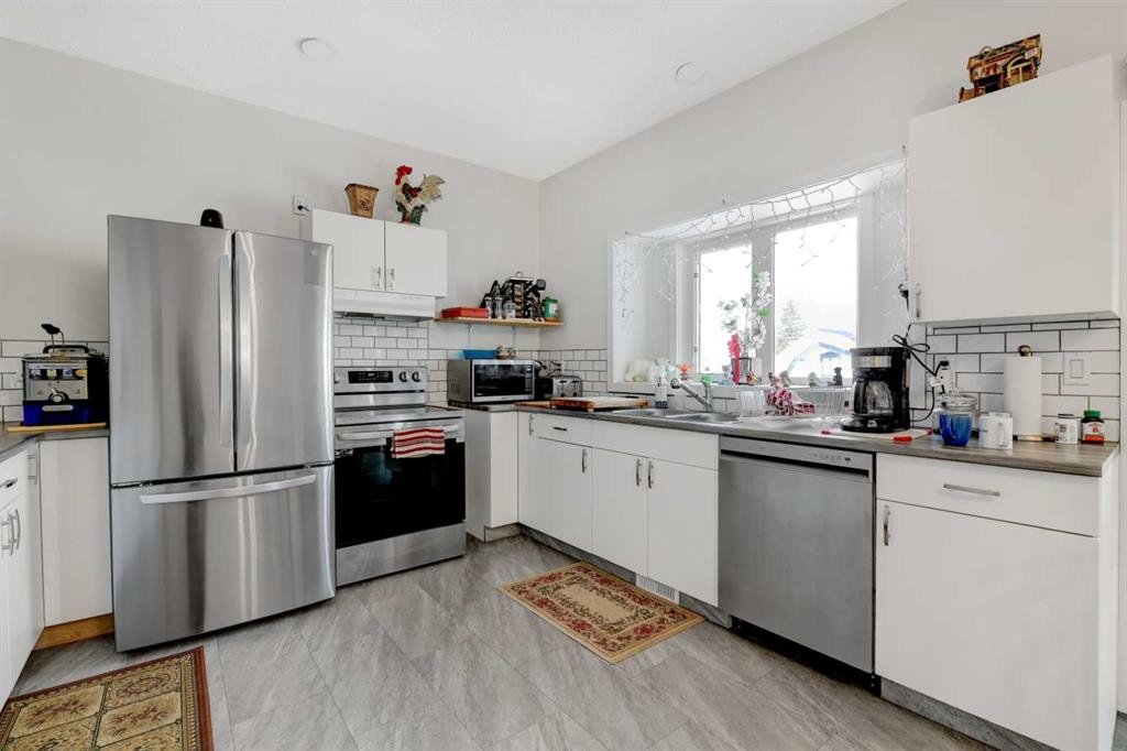 5206 48 Street, Valleyview, AB - Indoor Photo Showing Kitchen With Stainless Steel Kitchen With Double Sink