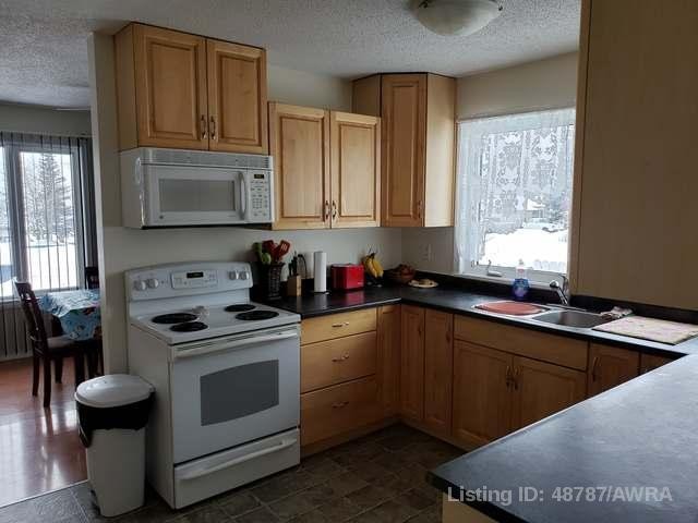 10850 98 Ave, Grande Cache, AB