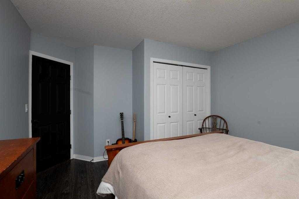 8543 69 Avenue, Grande Prairie, AB - Indoor Photo Showing Bedroom