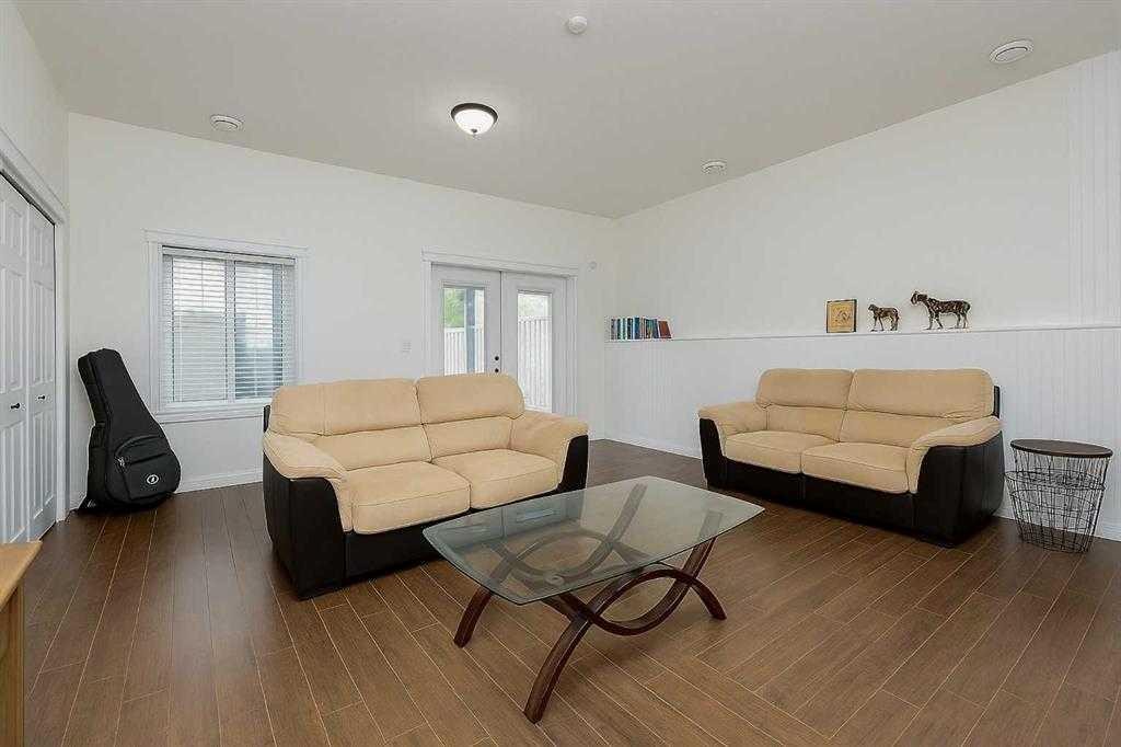 8543 69 Avenue, Grande Prairie, AB - Indoor Photo Showing Living Room