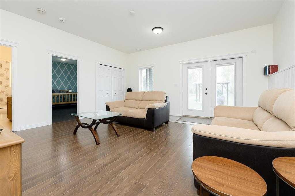 8543 69 Avenue, Grande Prairie, AB - Indoor Photo Showing Living Room