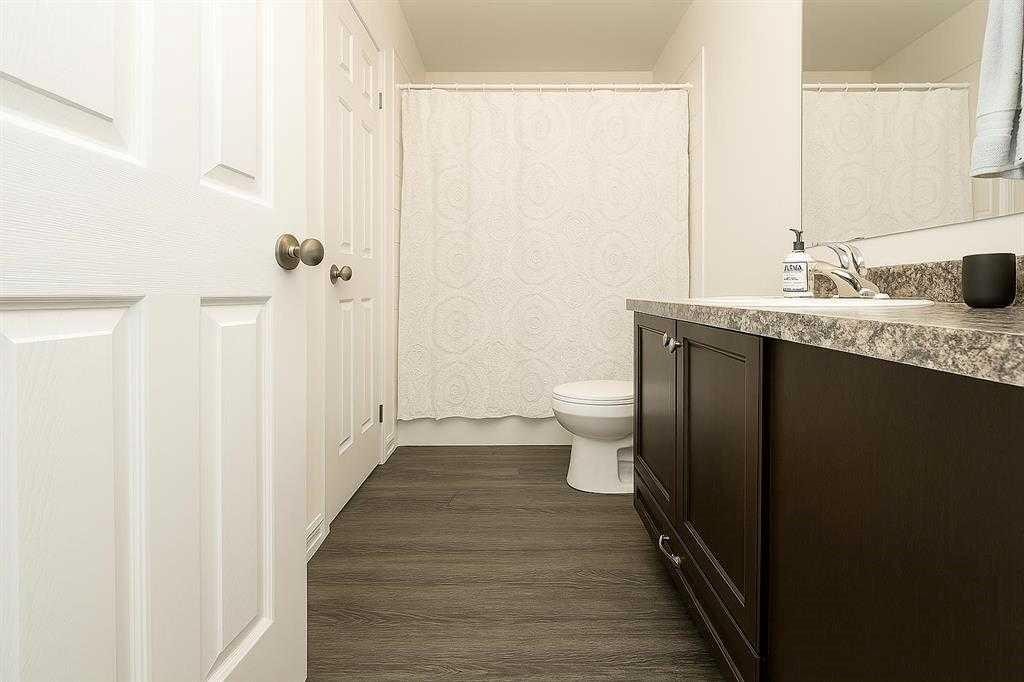 8543 69 Avenue, Grande Prairie, AB - Indoor Photo Showing Bathroom