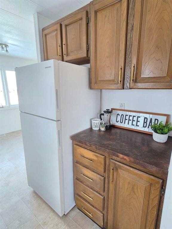 9707 104 Avenue, Clairmont, AB - Indoor Photo Showing Kitchen