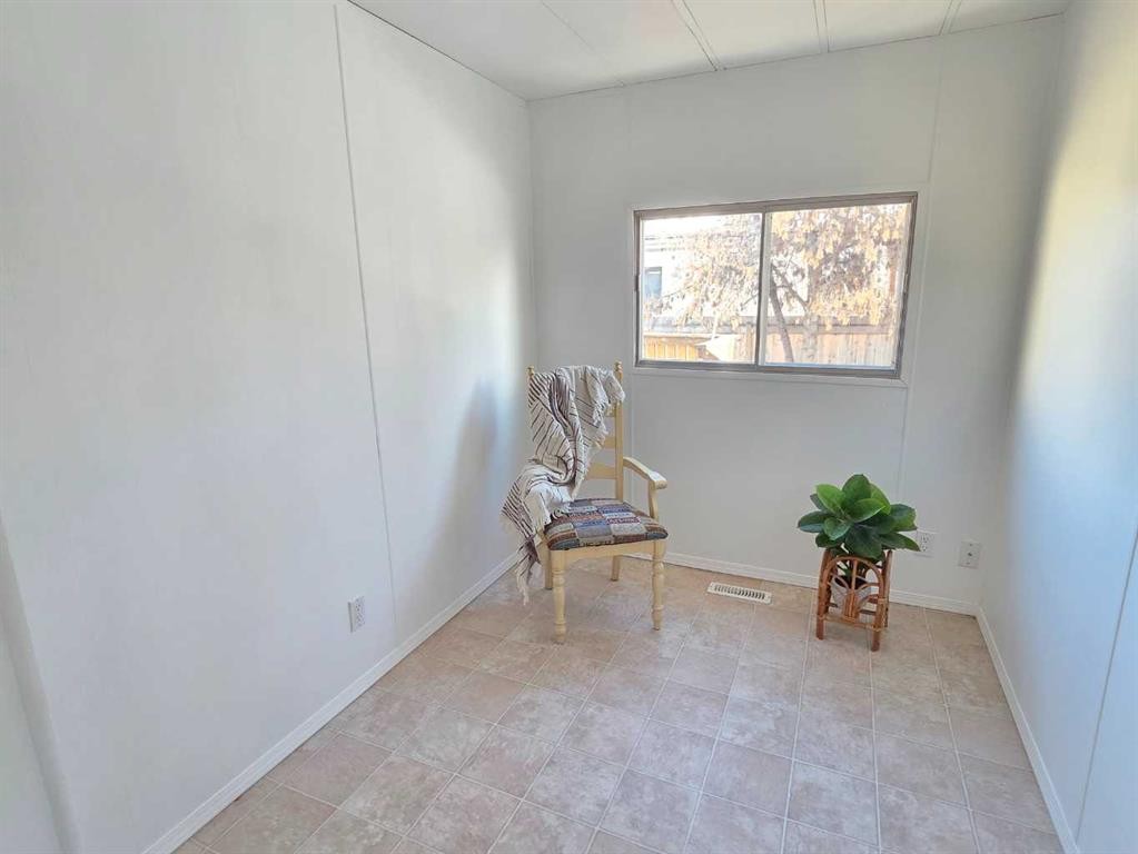9707 104 Avenue, Clairmont, AB - Indoor Photo Showing Other Room