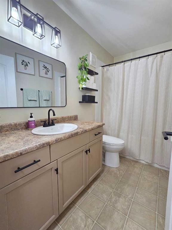 58 Pinnacle Crossing, Grande Prairie, AB - Indoor Photo Showing Bathroom