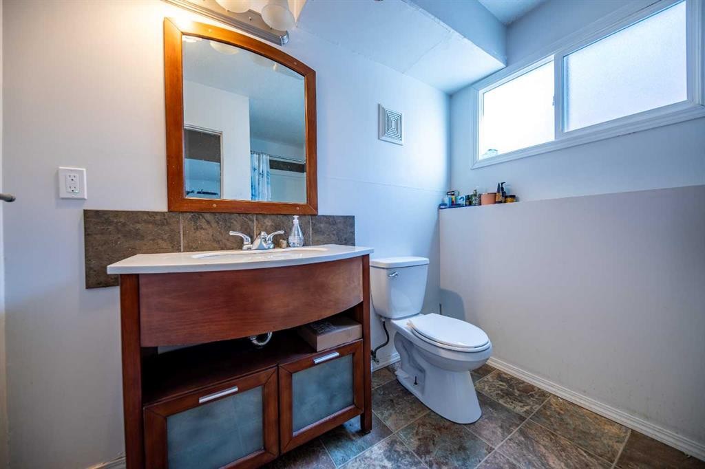 10226 111 Avenue, Grande Prairie, AB - Indoor Photo Showing Bathroom
