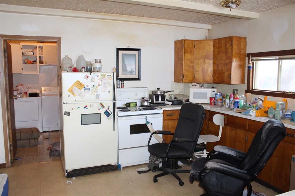 304 8 Avenue Se, Manning, AB - Indoor