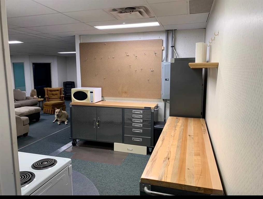 301 3Rd Avenue West, Beaverlodge, AB