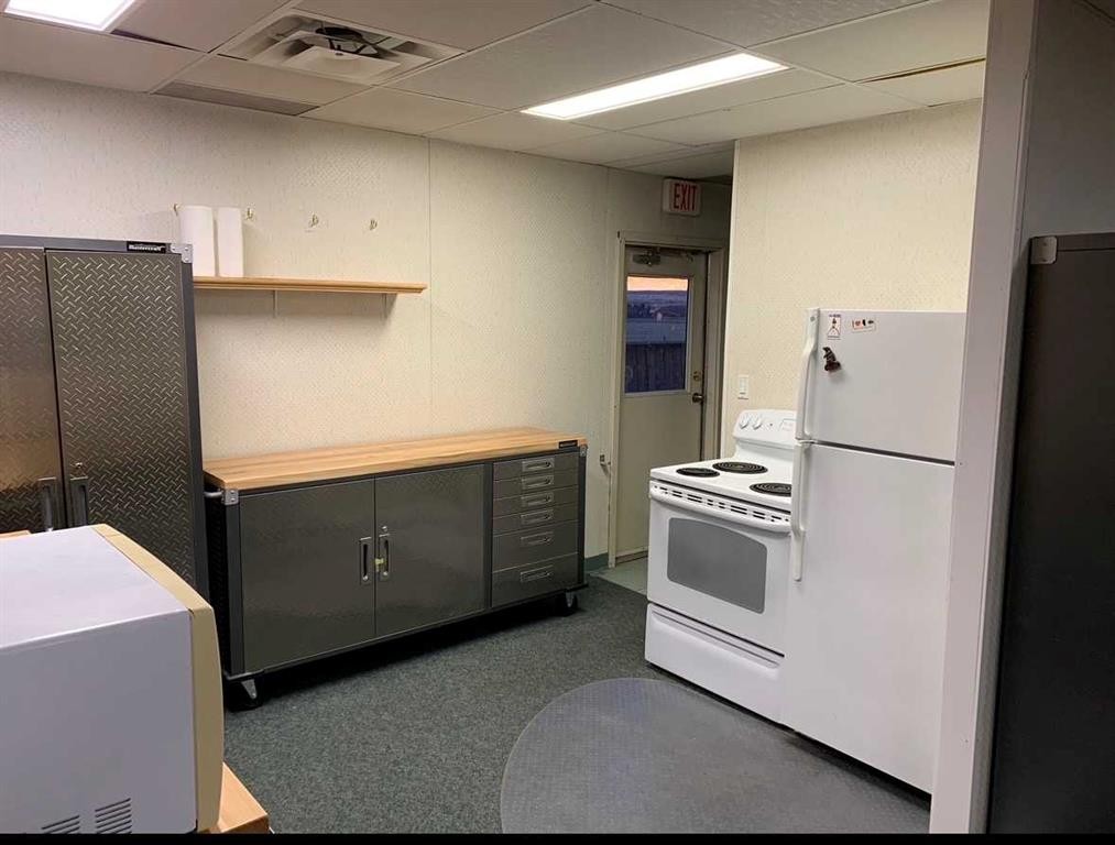 301 3Rd Avenue West, Beaverlodge, AB