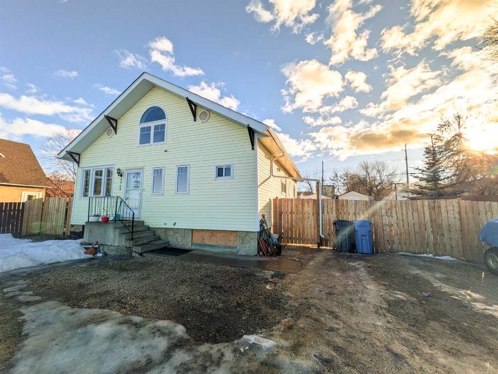 4704 47 Avenue, Spirit River, AB - Outdoor