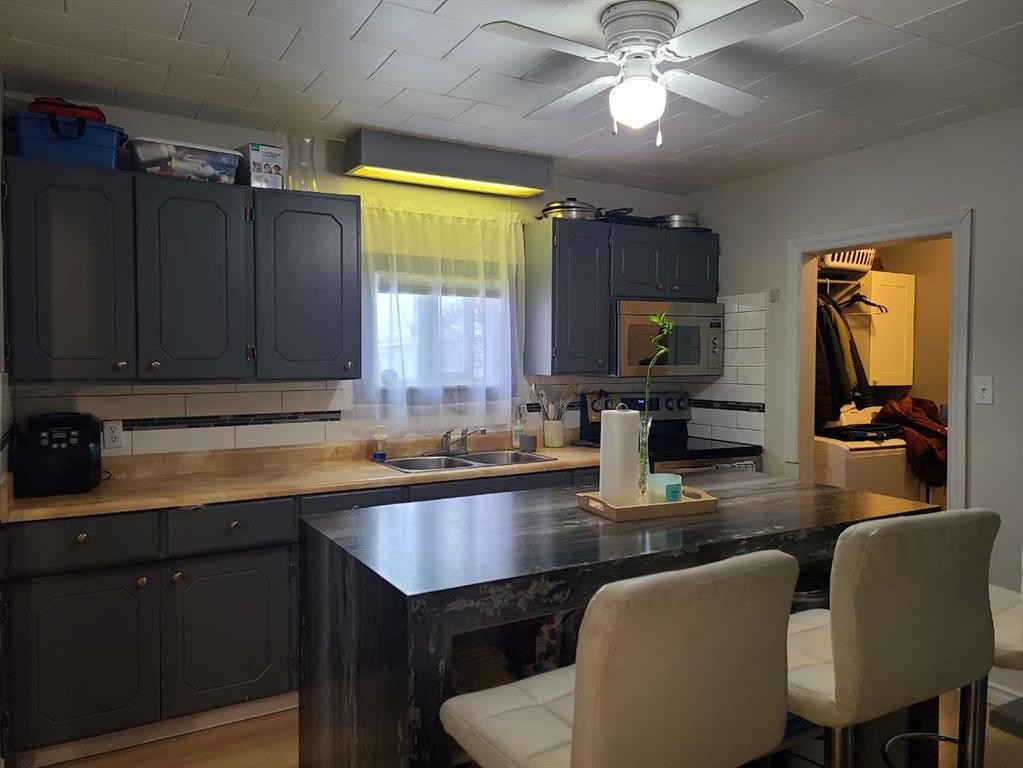 5217 50 Street, Eaglesham, AB - Indoor Photo Showing Kitchen With Double Sink