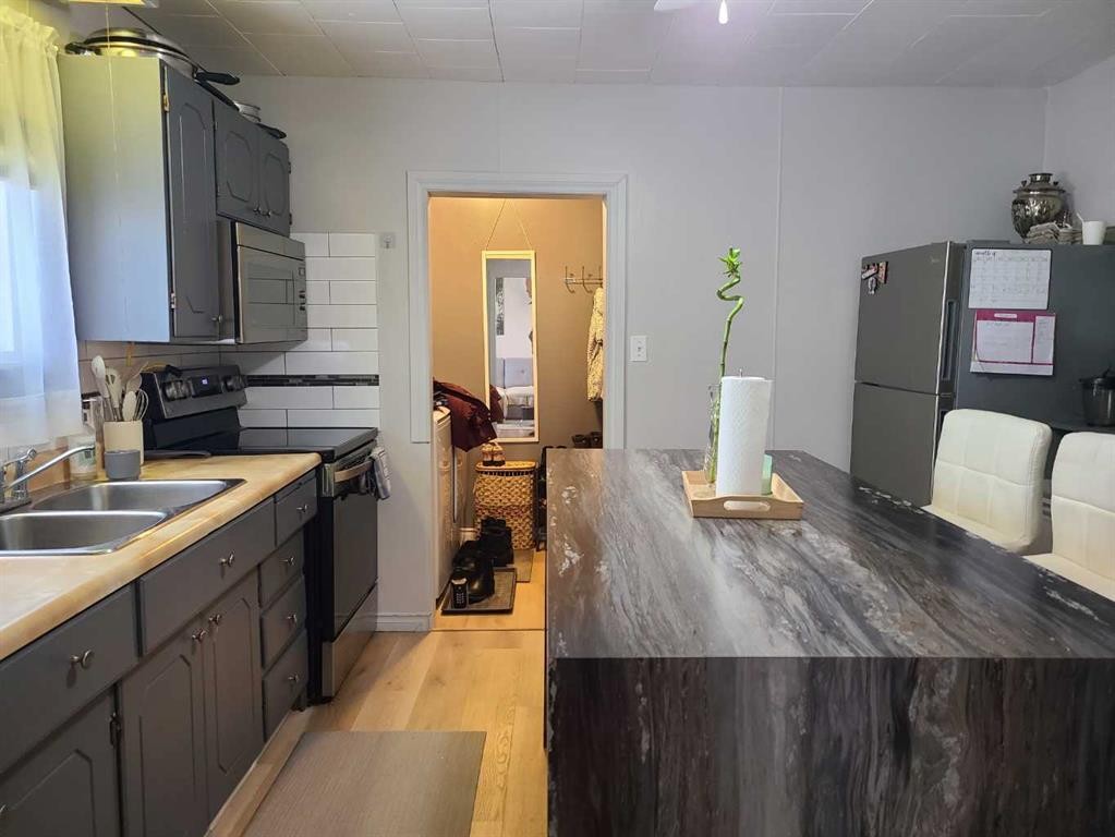 5217 50 Street, Eaglesham, AB - Indoor Photo Showing Kitchen With Double Sink