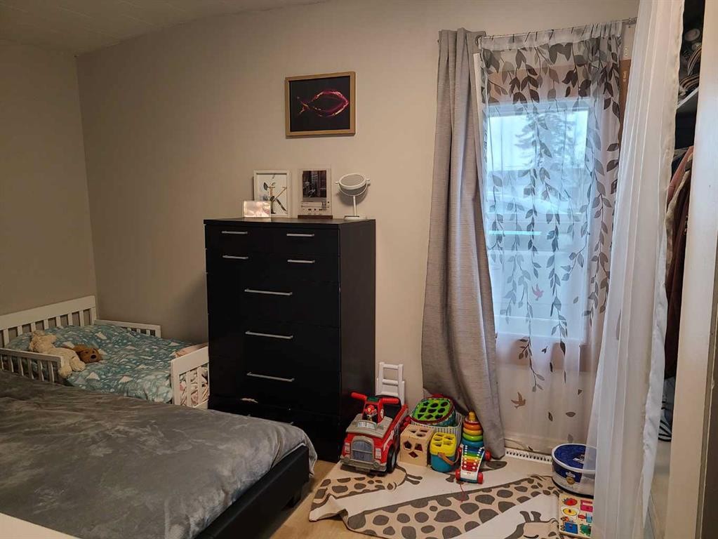 5217 50 Street, Eaglesham, AB - Indoor Photo Showing Bedroom