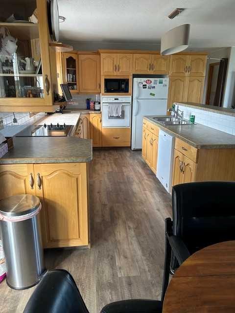 18142 Township Road 1102, Rural Mackenzie County, AB - Indoor Photo Showing Kitchen