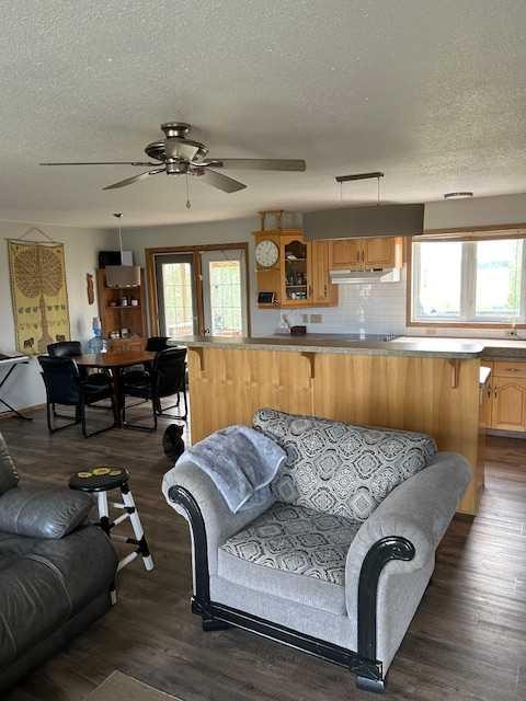 18142 Township Road 1102, Rural Mackenzie County, AB - Indoor Photo Showing Living Room
