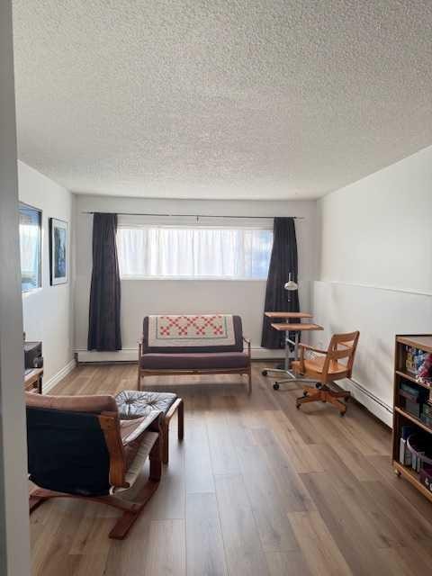 106-11114 Hoppe, Grande Cache, AB - Indoor Photo Showing Living Room