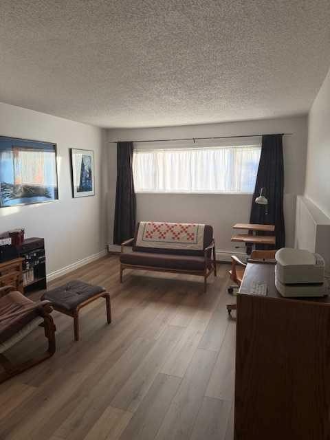 106-11114 Hoppe, Grande Cache, AB - Indoor Photo Showing Living Room