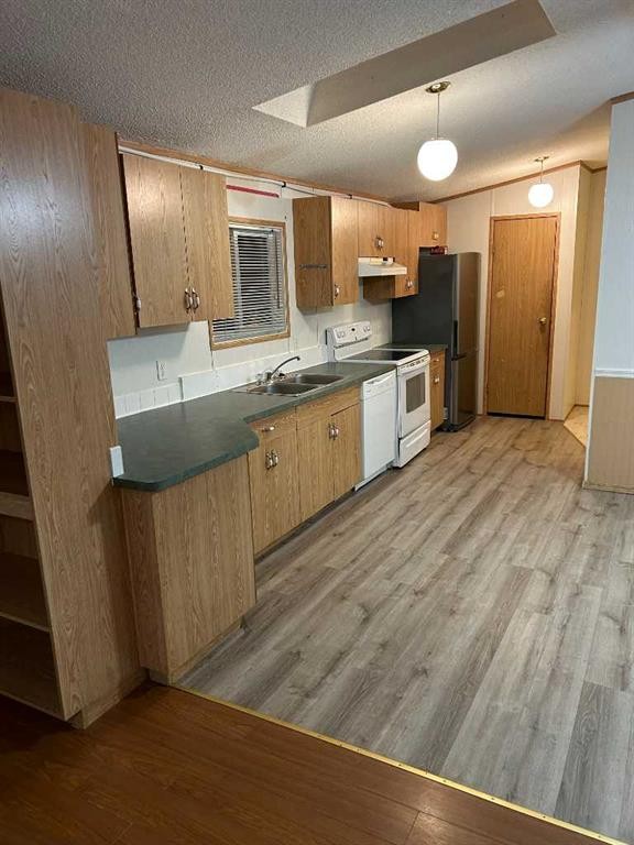 16 1 Street West, Faust, AB - Indoor Photo Showing Kitchen With Double Sink
