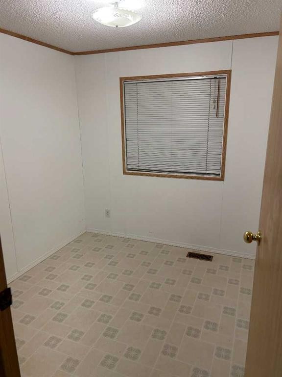 16 1 Street West, Faust, AB - Indoor Photo Showing Other Room