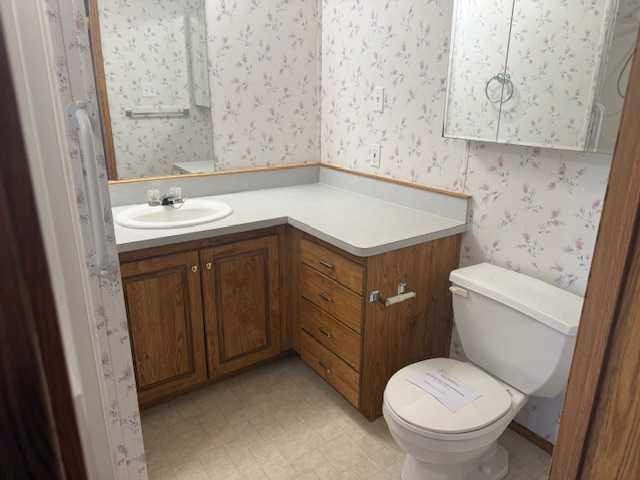221 Mawdsley, Grande Cache, AB - Indoor Photo Showing Bathroom