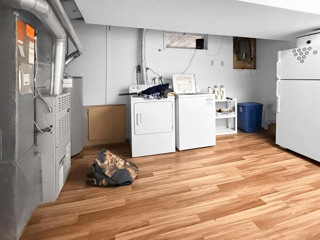 10357 99Th Avenue, Grande Cache, AB - Indoor Photo Showing Laundry Room