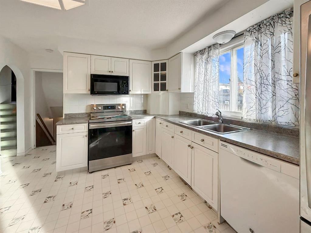 10357 99Th Avenue, Grande Cache, AB - Indoor Photo Showing Kitchen With Double Sink
