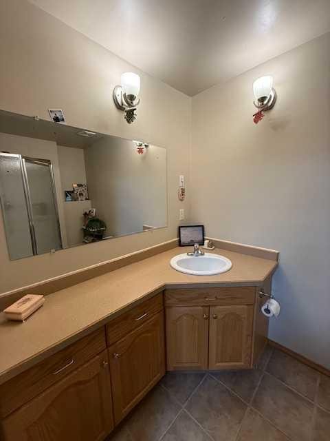 27 Bison Crescent, High Level, AB - Indoor Photo Showing Bathroom