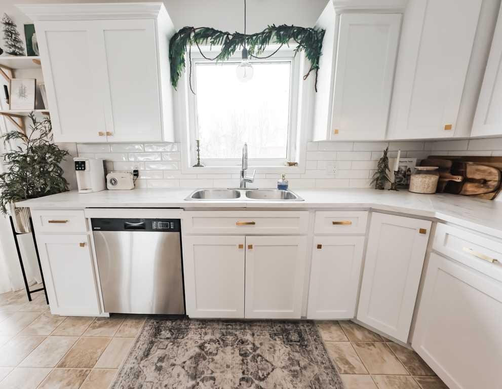 9606 107, La Crete, AB - Indoor Photo Showing Kitchen With Double Sink