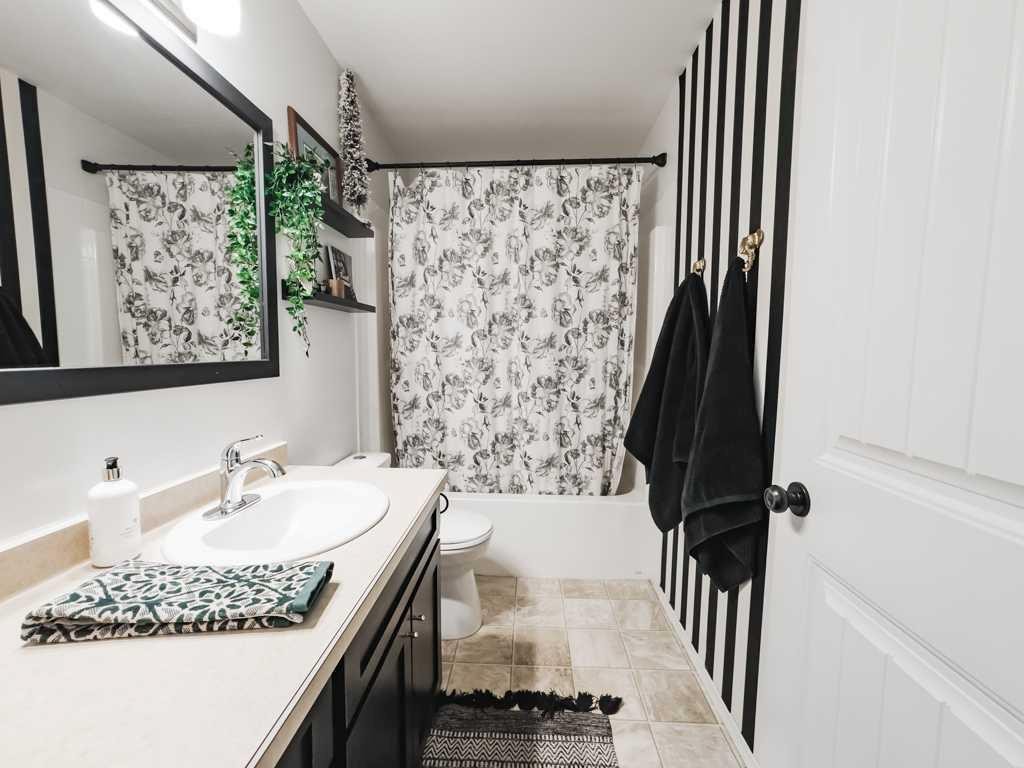 9606 107, La Crete, AB - Indoor Photo Showing Bathroom