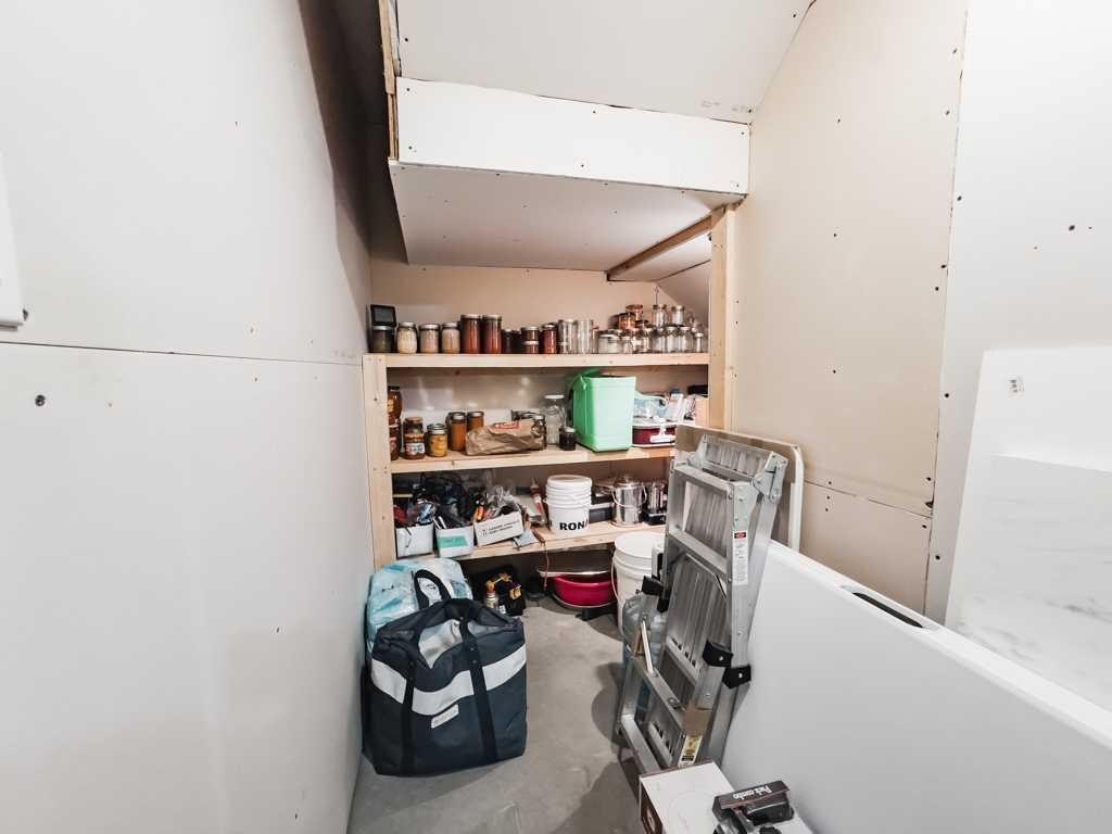 9606 107, La Crete, AB - Indoor Photo Showing Other Room