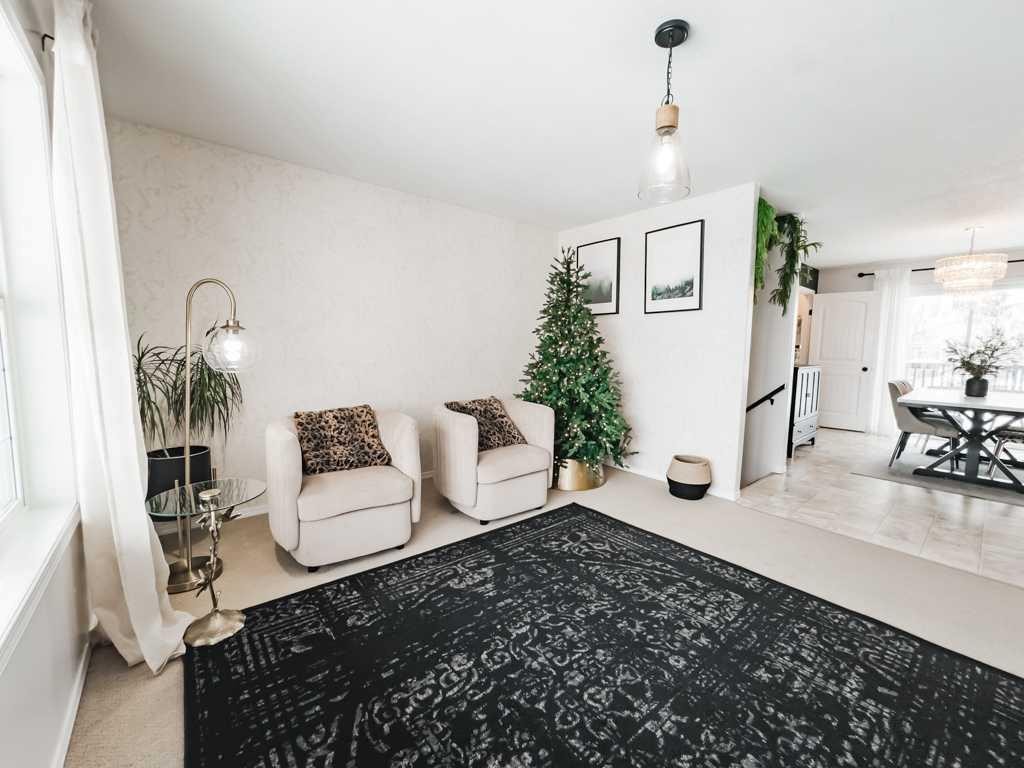 9606 107, La Crete, AB - Indoor