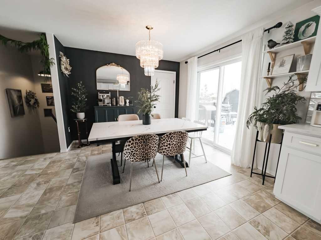 9606 107, La Crete, AB - Indoor Photo Showing Dining Room