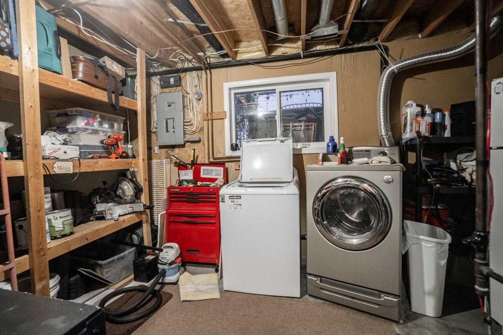 4301 50 Ave, Grimshaw, AB - Indoor Photo Showing Laundry Room