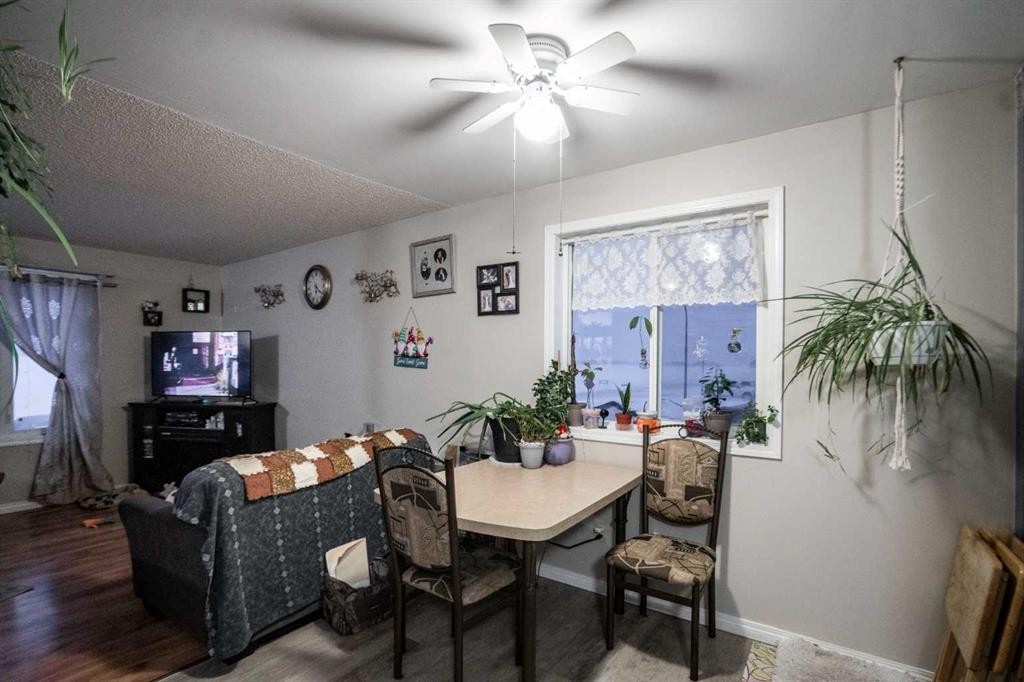 4301 50 Ave, Grimshaw, AB - Indoor Photo Showing Dining Room