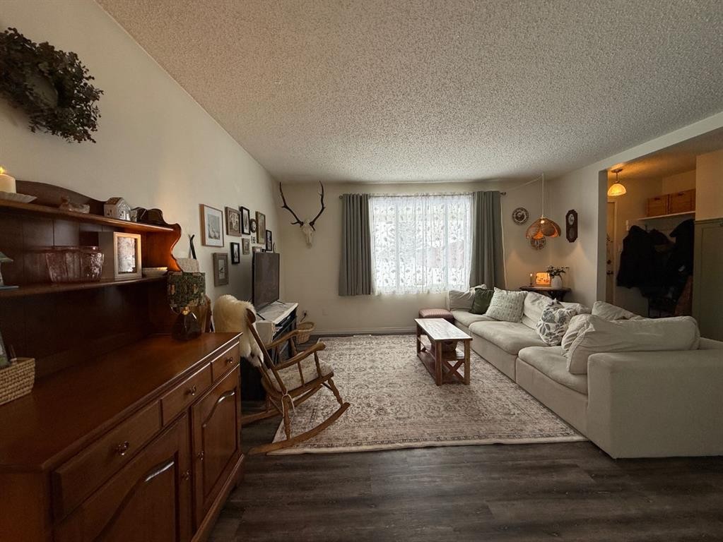 5808 47Th Street, High Prairie, AB - Indoor Photo Showing Living Room