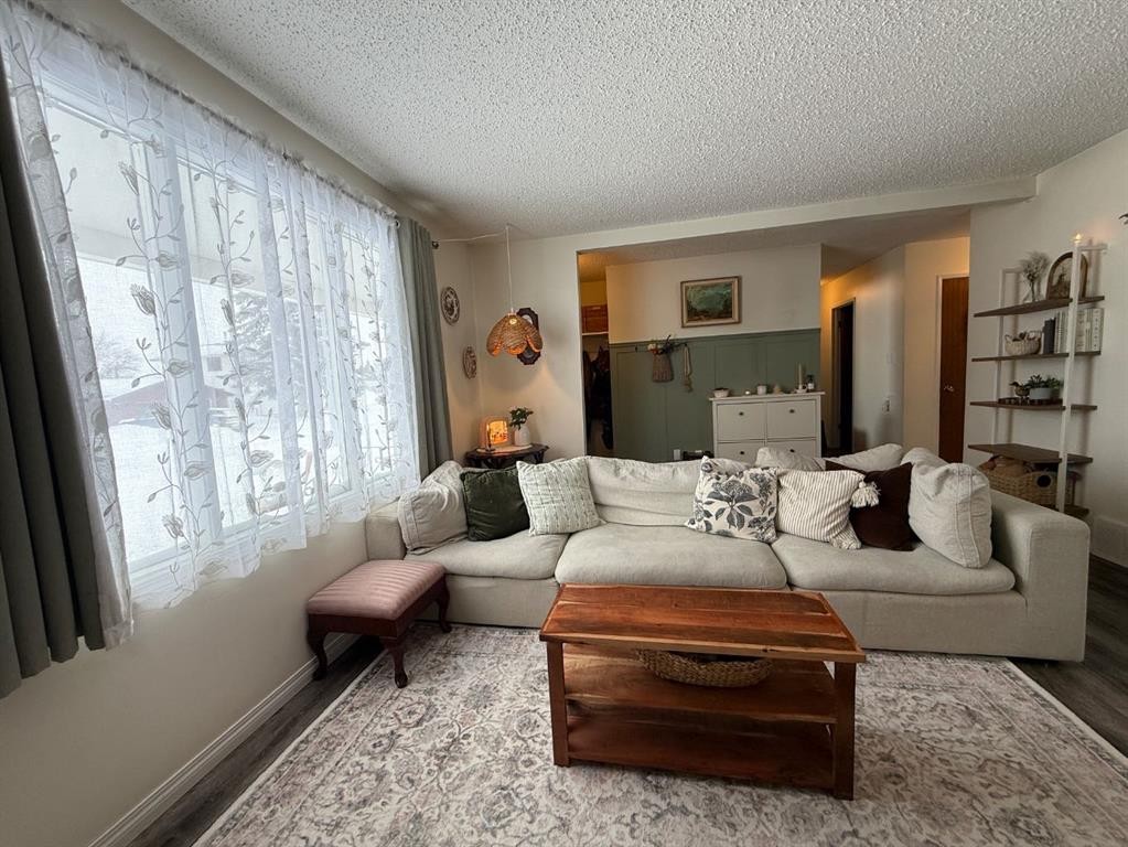 5808 47Th Street, High Prairie, AB - Indoor Photo Showing Living Room