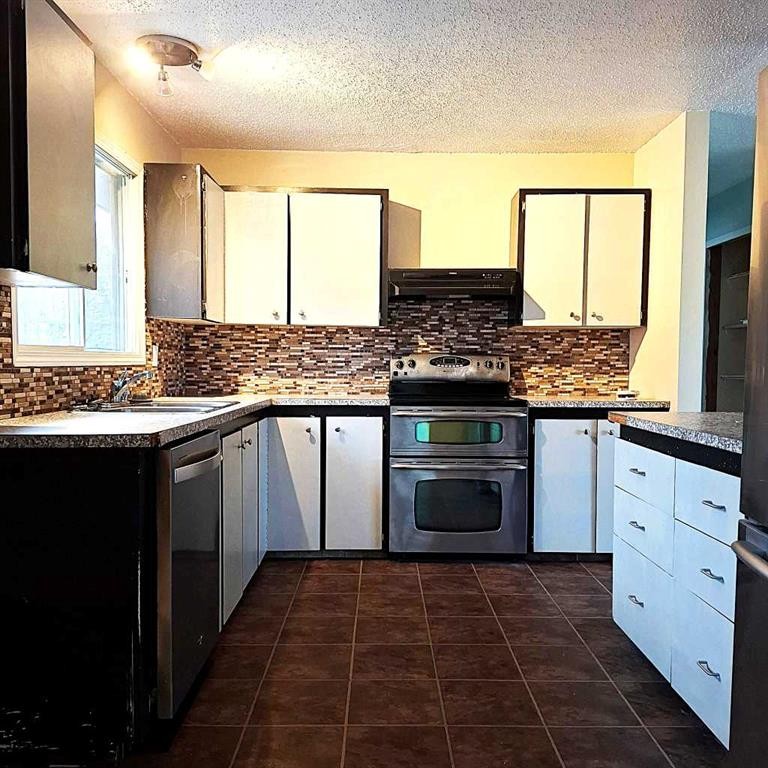 10918 97 Avenue, Grande Cache, AB - Indoor Photo Showing Kitchen