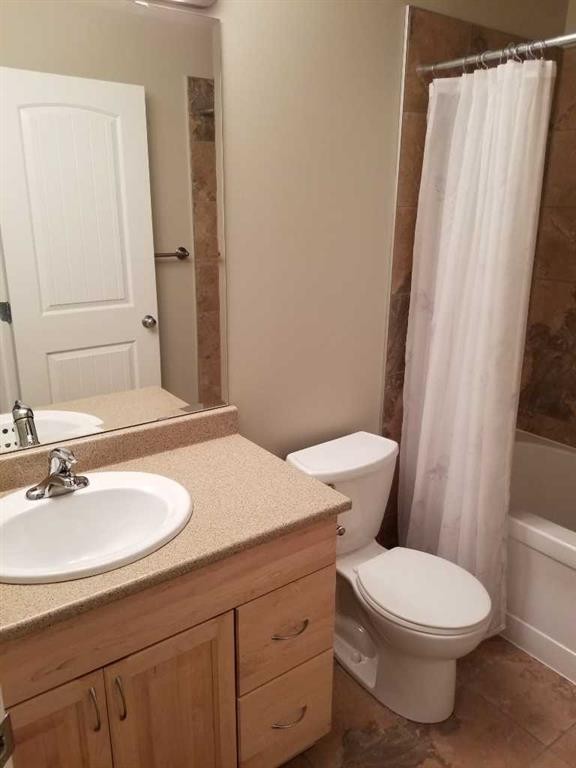 8814 114 Avenue, Grande Prairie, AB - Indoor Photo Showing Bathroom