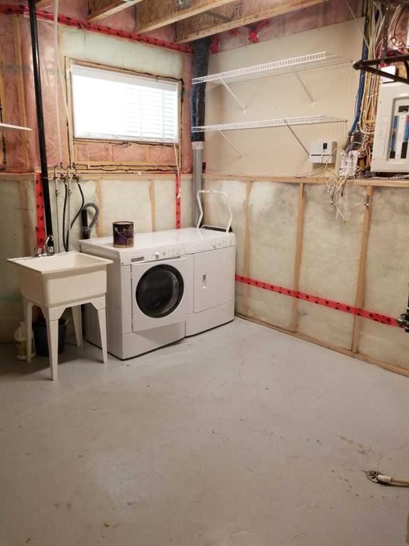 8814 114 Avenue, Grande Prairie, AB - Indoor Photo Showing Laundry Room
