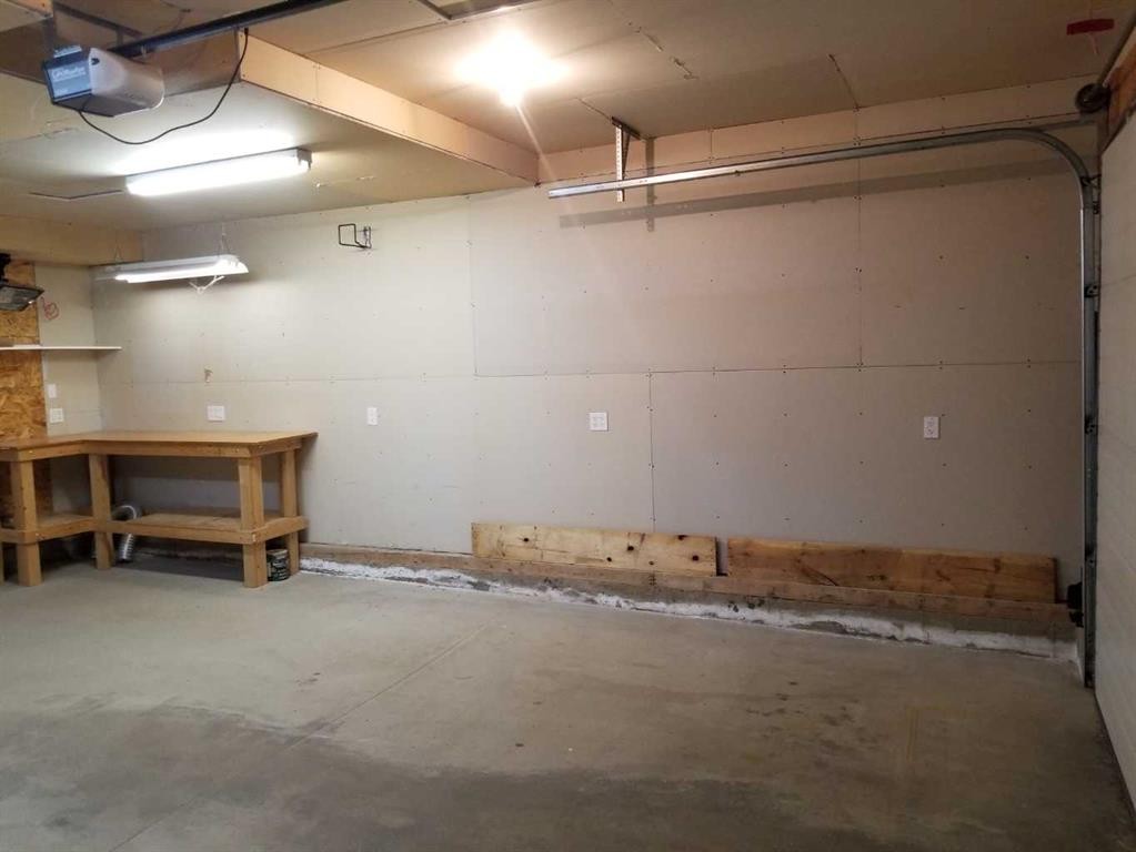 8814 114 Avenue, Grande Prairie, AB - Indoor Photo Showing Garage