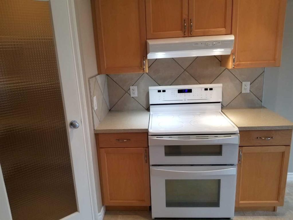 8814 114 Avenue, Grande Prairie, AB - Indoor Photo Showing Kitchen