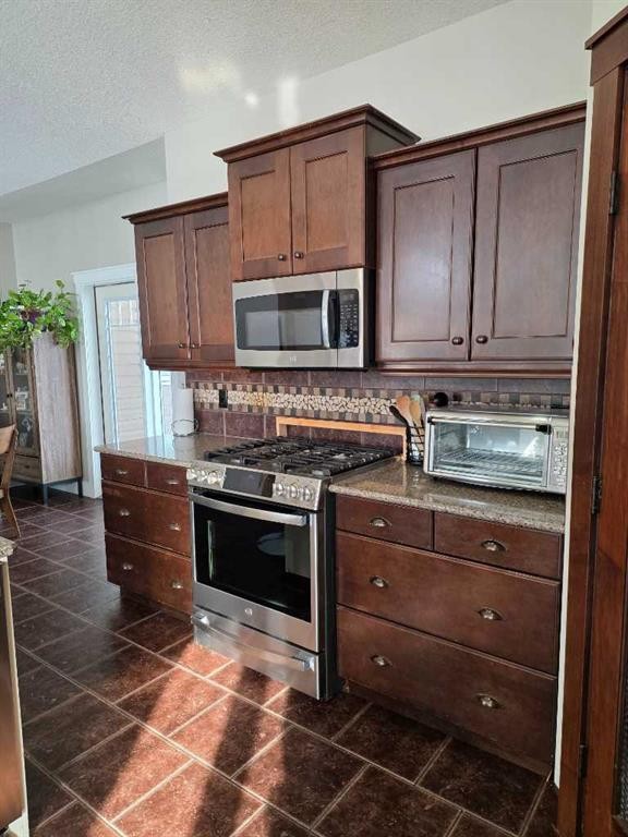 #1-63028 704 Township, Rural Grande Prairie No. 1, County Of, AB - Indoor Photo Showing Kitchen