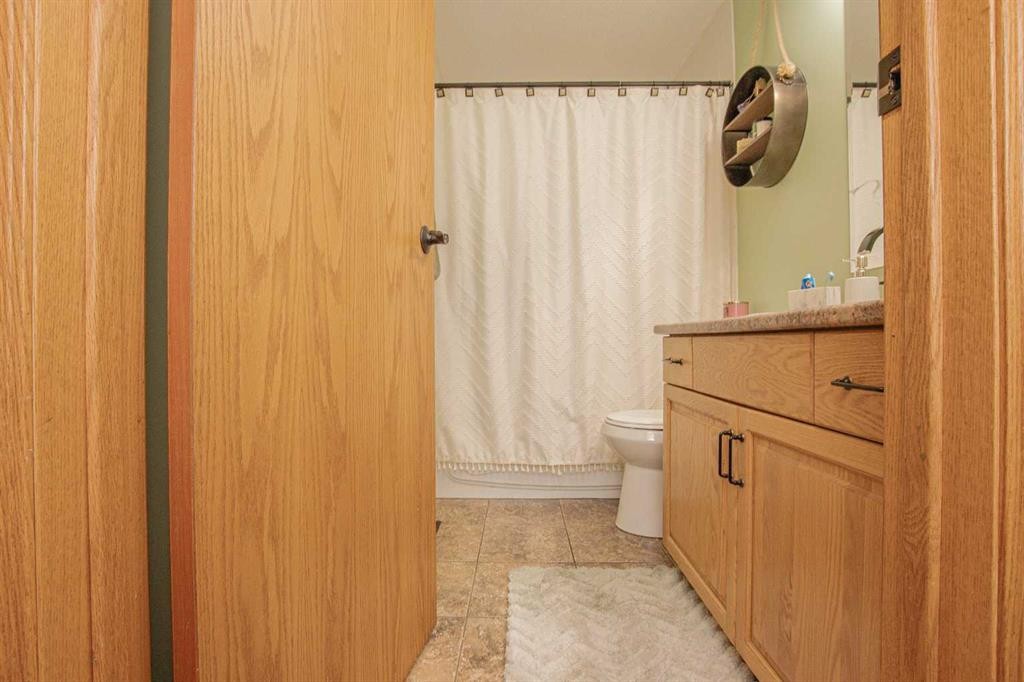 7610 106A Street, Grande Prairie, AB - Indoor Photo Showing Bathroom