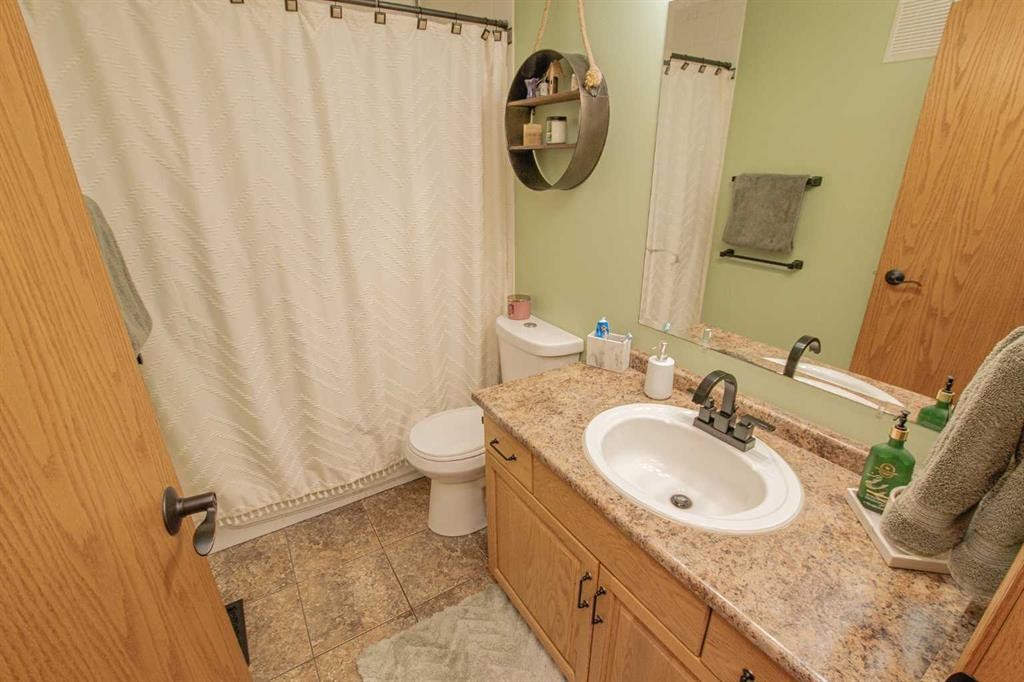 7610 106A Street, Grande Prairie, AB - Indoor Photo Showing Bathroom