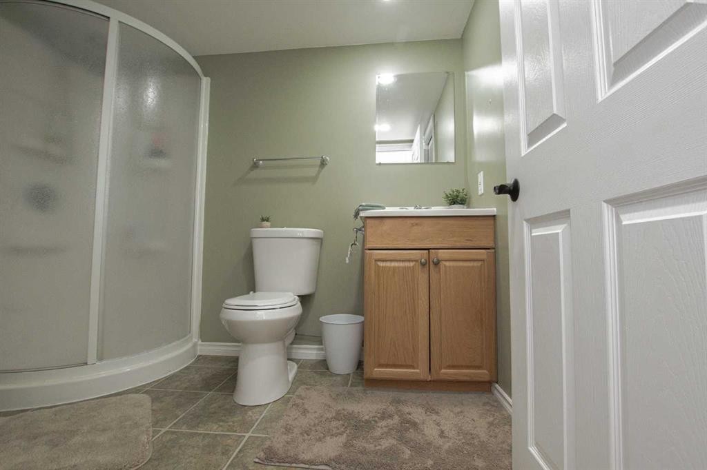 7610 106A Street, Grande Prairie, AB - Indoor Photo Showing Bathroom